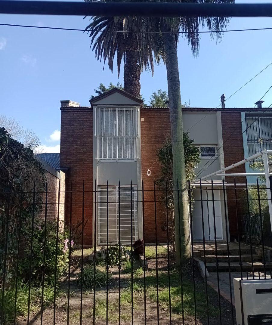 Foto de Dúplex con fondo libre en excelente estado, imagen 2