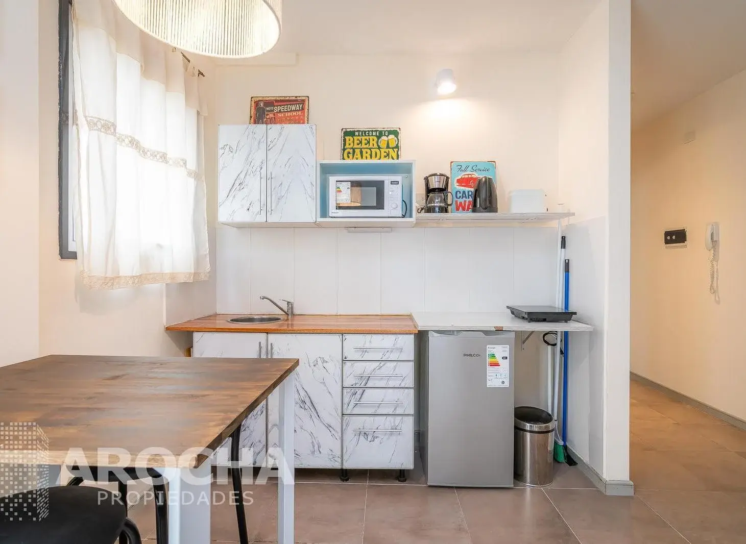 Un ambiente con muebles. alquiler anual 5