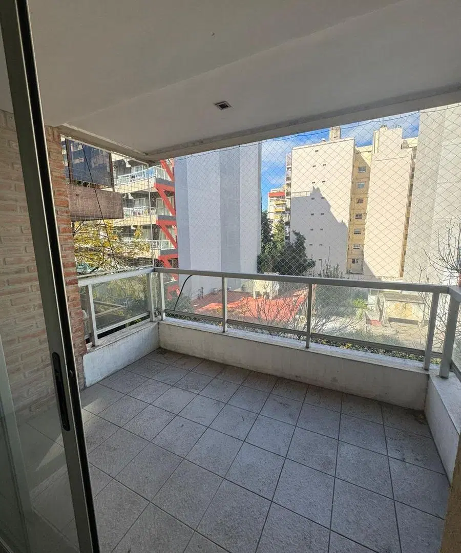 Venta Departamento de 3 ambientes con cochera fija y cubierta APTO CREDITO 2