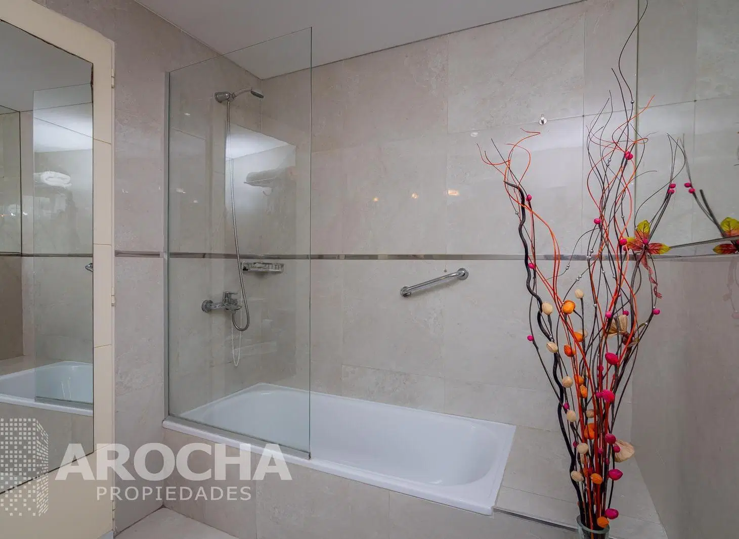 DISPONIBLE EN VENTA Y ALQUILER TEMPORARIO MONOAMBIENTE C/COCHERA.32M2 MONTSERRAT 4