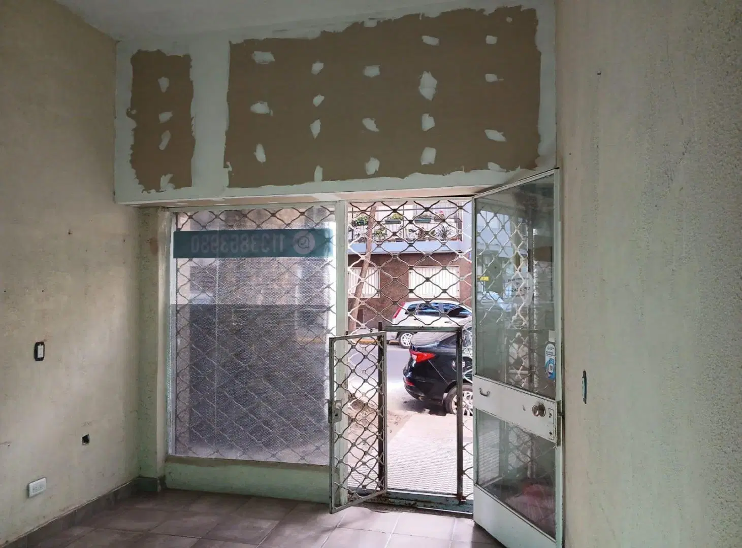 DISPONIBLE EN VENTA LOCAL COMERCIAL CON VENTANAL. 25M2. BELGRANO 5
