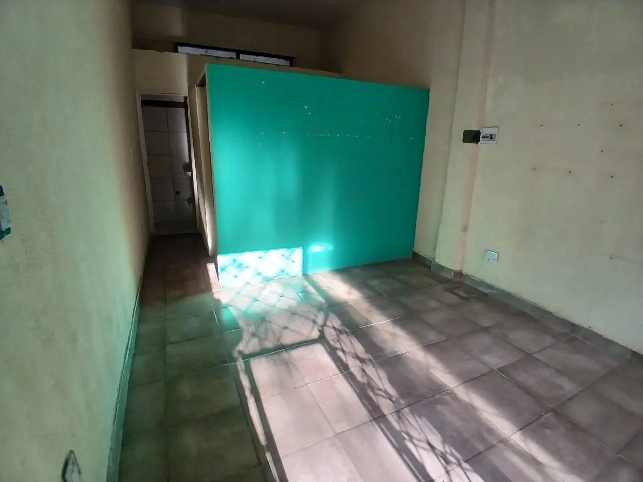 DISPONIBLE EN VENTA LOCAL COMERCIAL CON VENTANAL. 25M2. BELGRANO 2