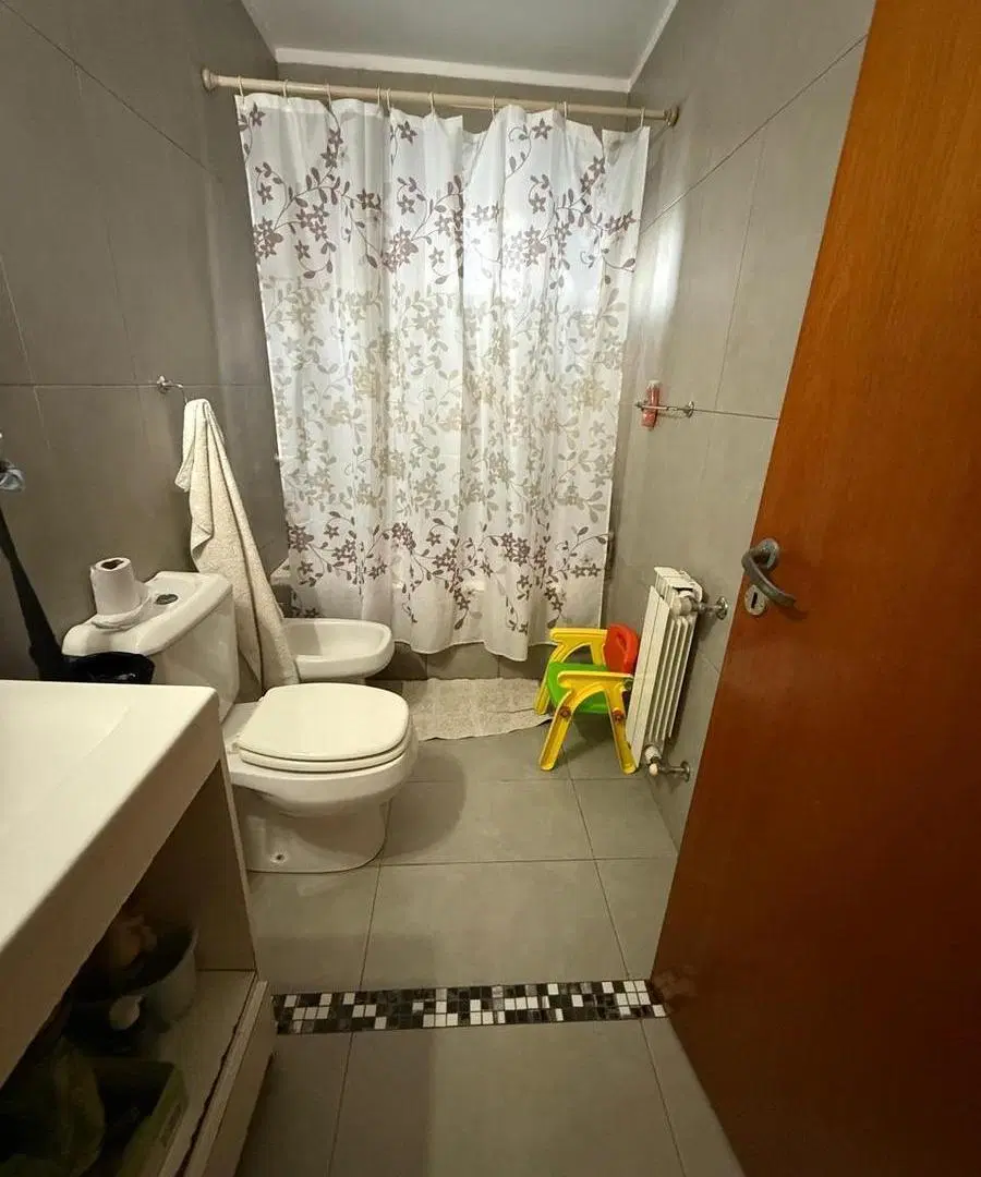 Piso 3 ambientes en venta con 2 baños completos en Quilmes centro 1