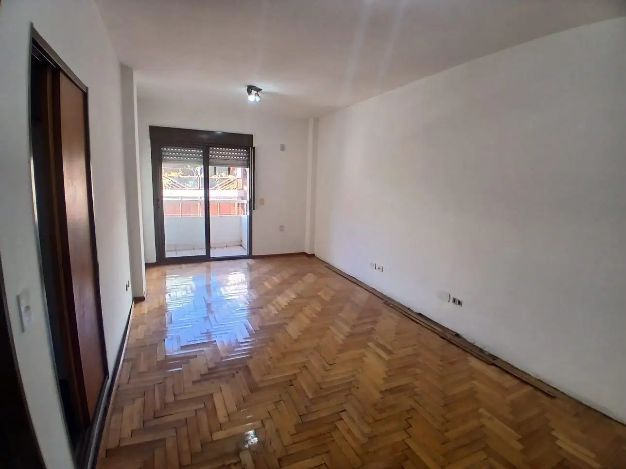 DISPONIBLE EN ALQUILER POR 24 MESES MONOAMBIENTE AL FRENTE C/BALCÓN. 26M2 2