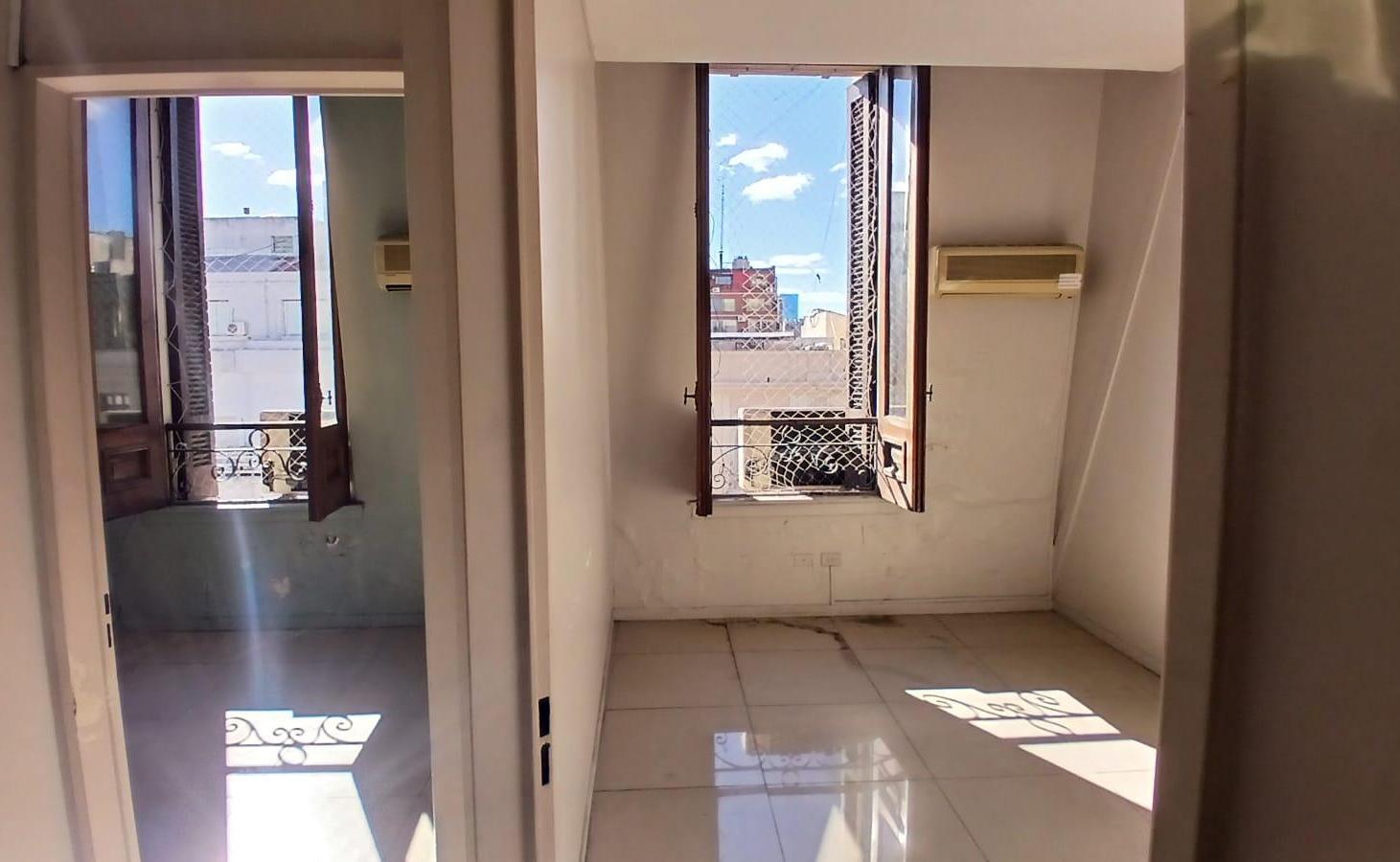 Foto de DISPONIBLE EN VENTA OFICINA EN MONSERRAT, 116.38M2. C/SALA DE REUNIONES, imagen 2