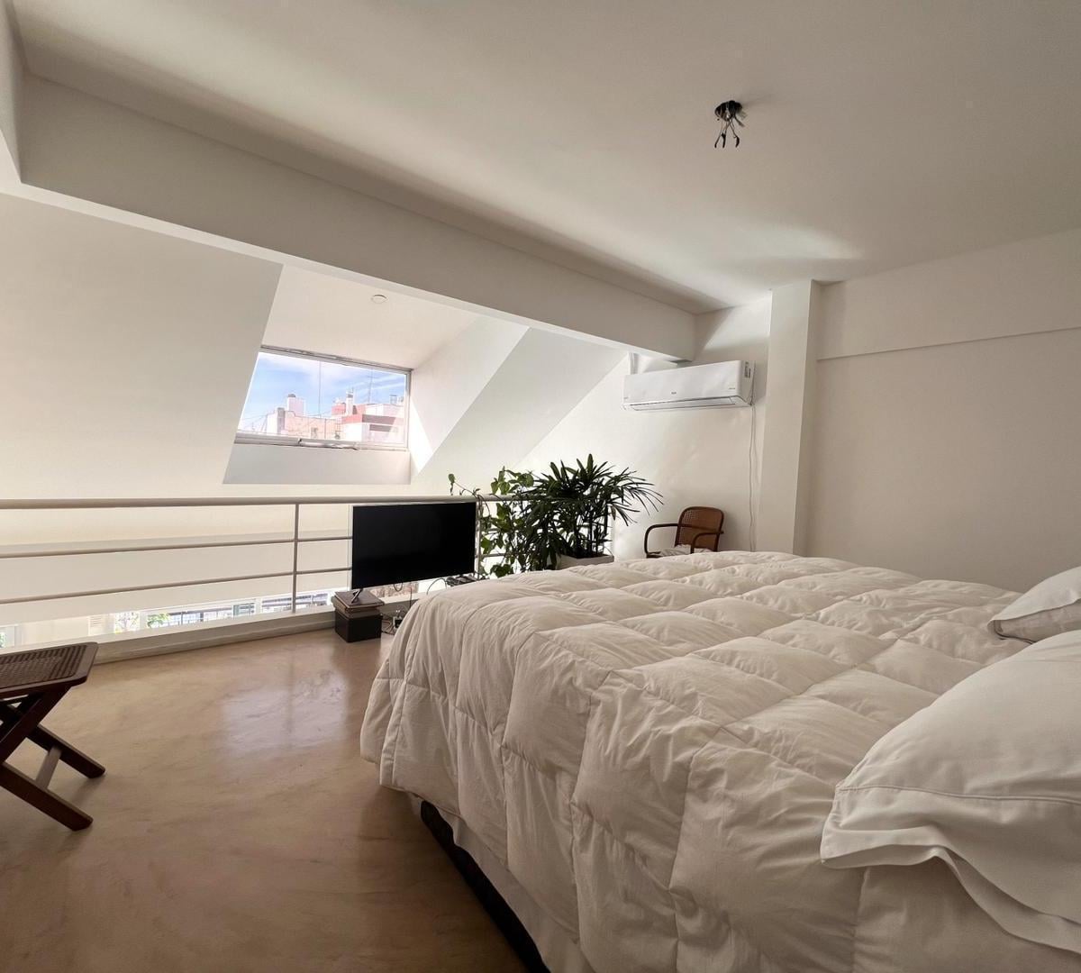 Único dúplex con terraza y vista parcial al río!