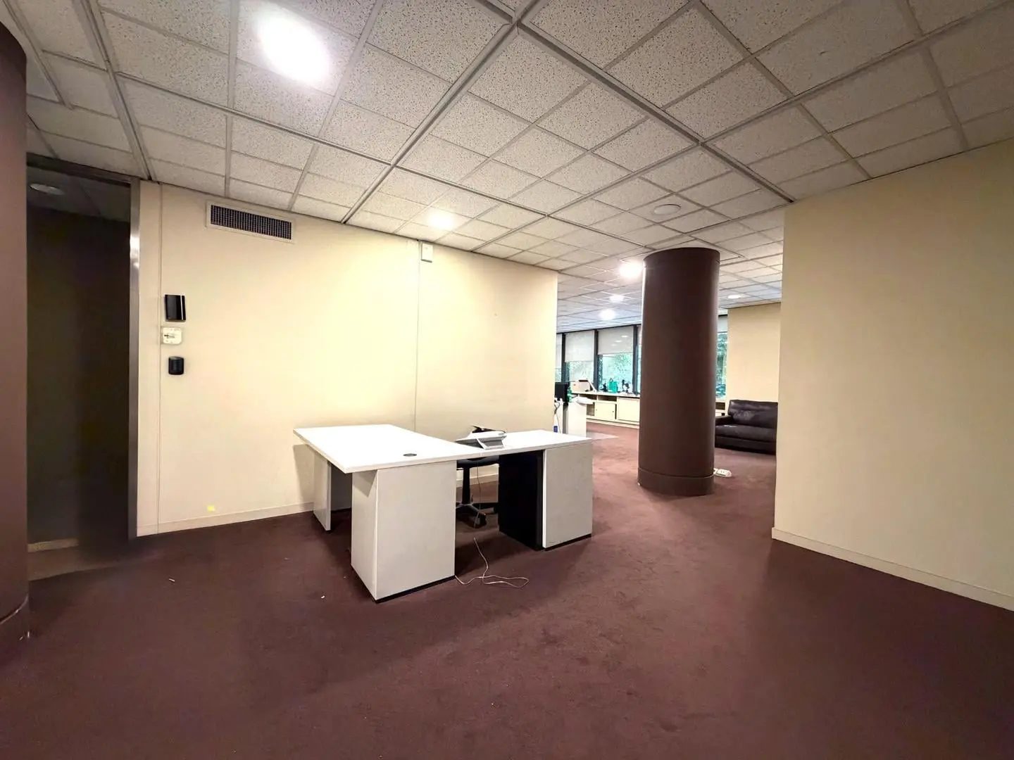 Espectacular oficina de planta libre con seguridad y cochera 3