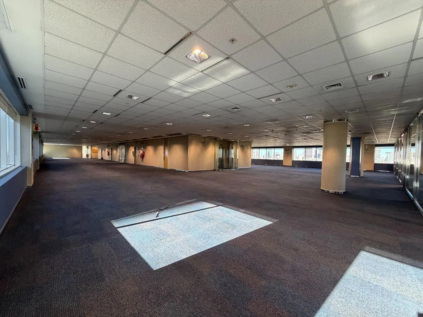 Edificio Laminar Plaza, 18 cocheras, piso alto! 2