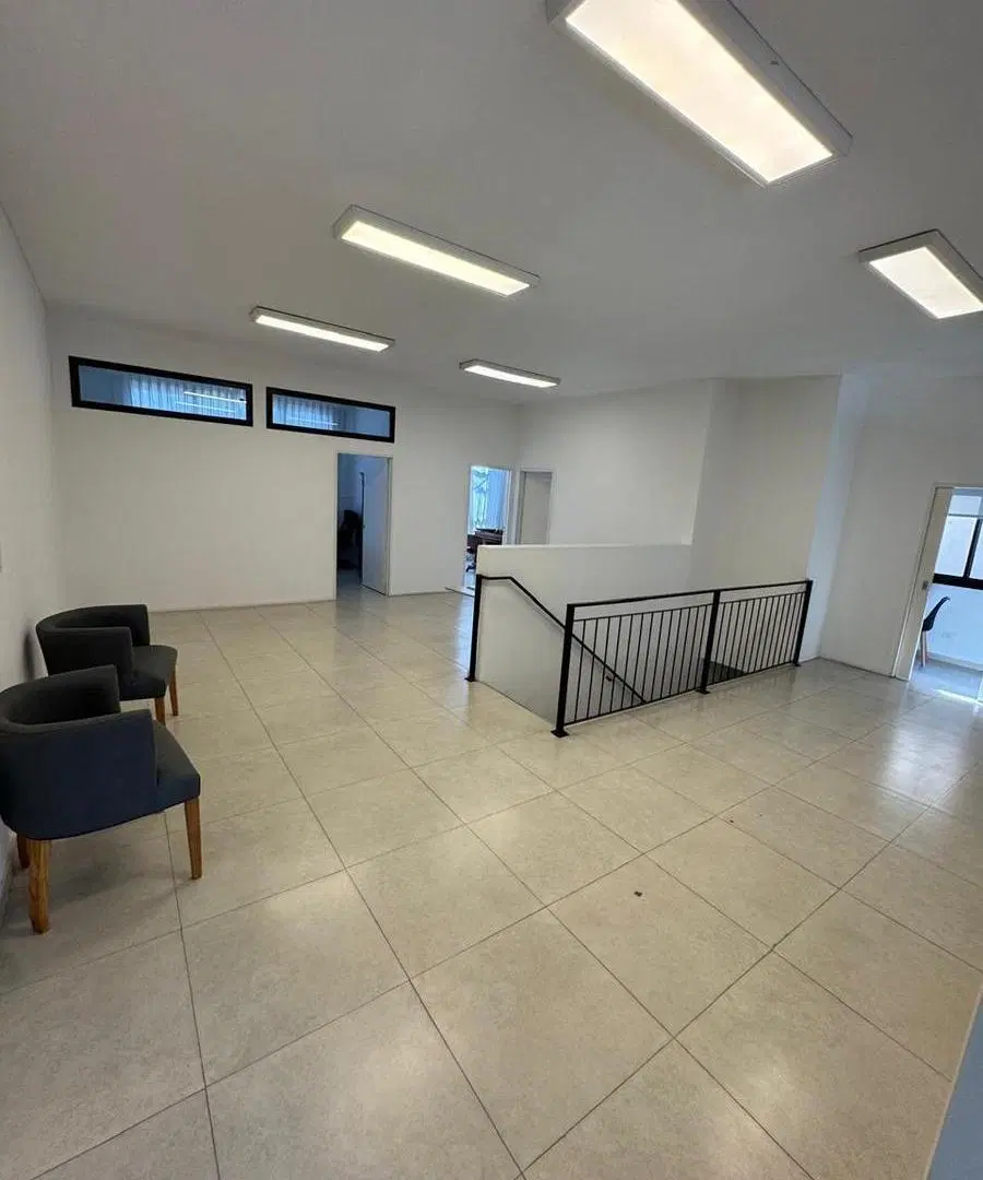 Oficina comercial en Pilar en impecable estado! 3