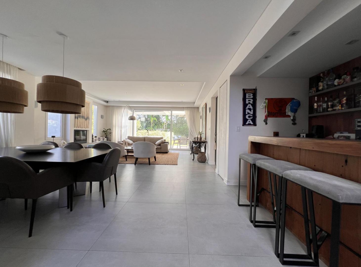 Foto de Espectacular casa moderna, 3 suites, playroom y galería, imagen 3