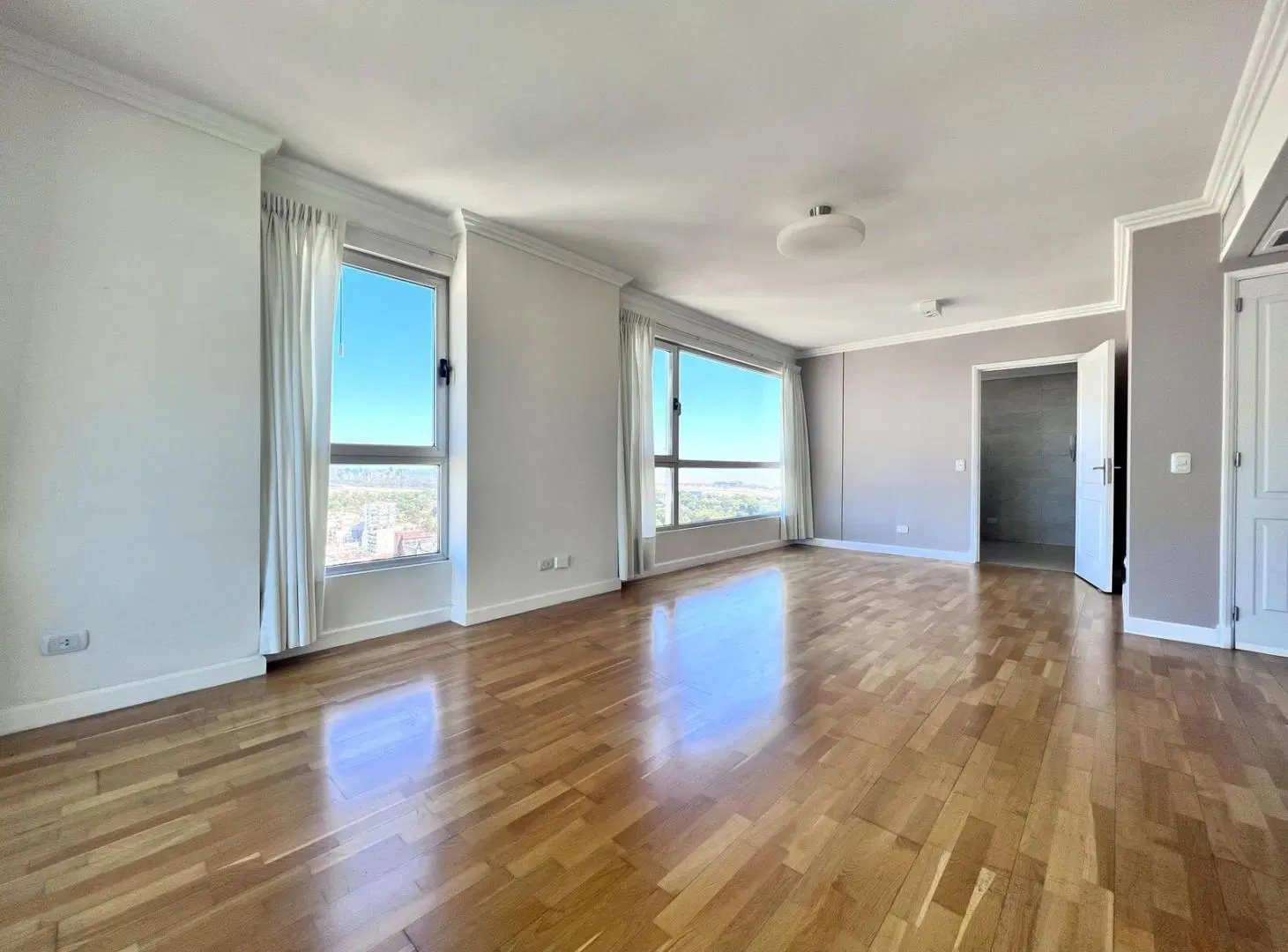 Espectacular 4 ambientes, piso altísimo en Torre Bellini! 3