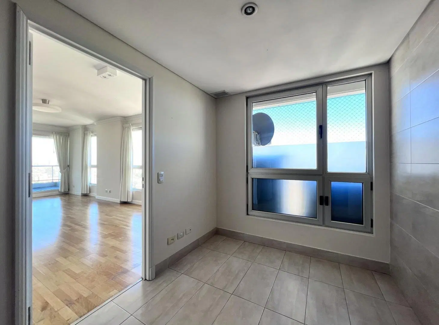Espectacular 4 ambientes, piso altísimo en Torre Bellini! 2