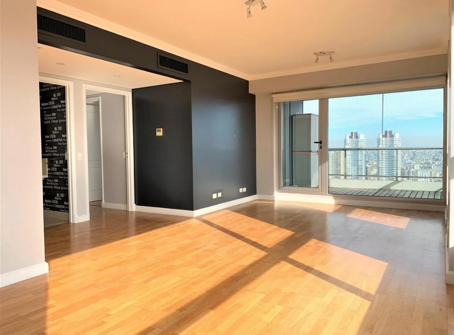 Espectacular 4 ambientes, piso altísimo en Torre Bellini! 1