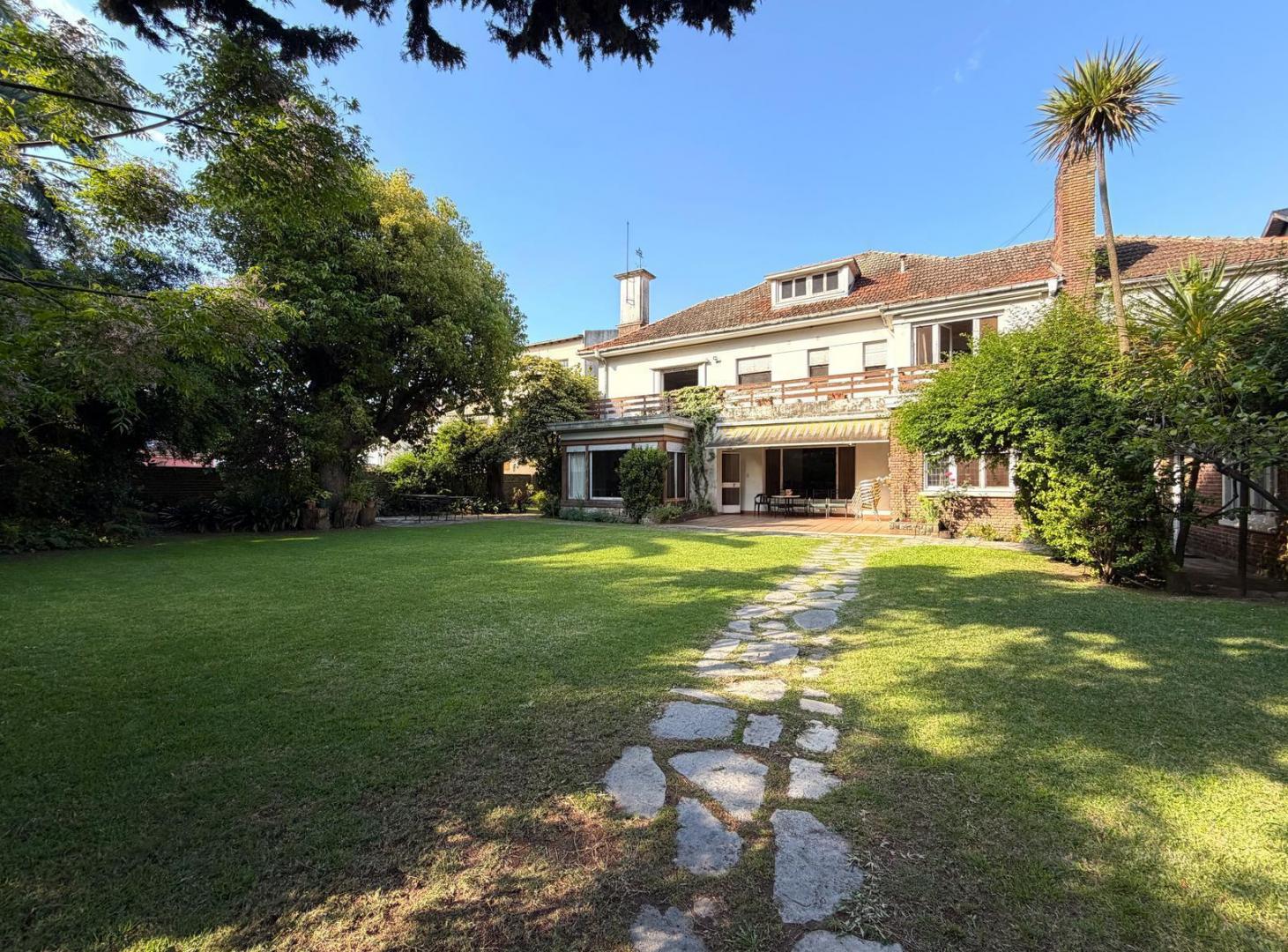 Foto de Espectacular casa de 10 ambientes en excelente lote!, imagen 1