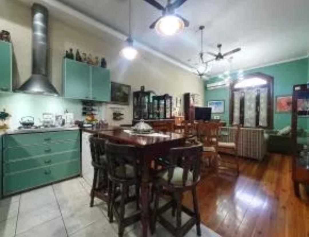 Casa de 5 Ambientes Remodelada, con Cochera, Baulera y Jardin! 4