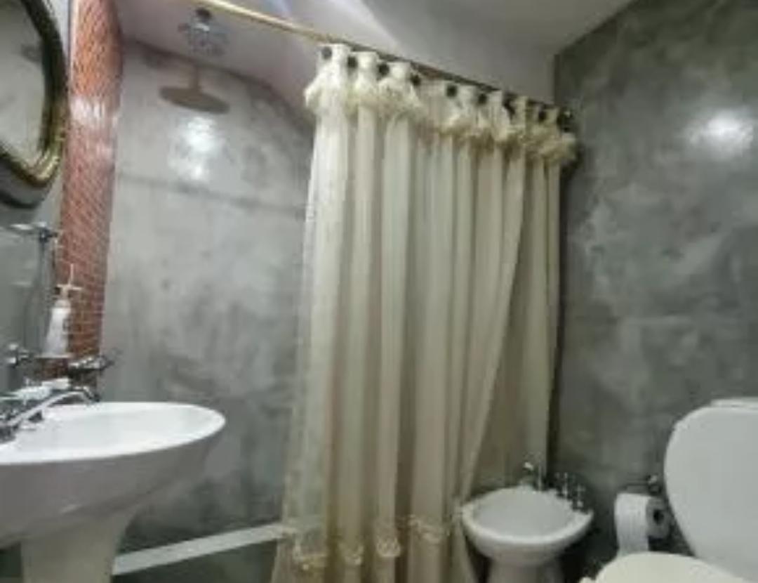 Casa de 5 Ambientes Remodelada, con Cochera, Baulera y Jardin! 5