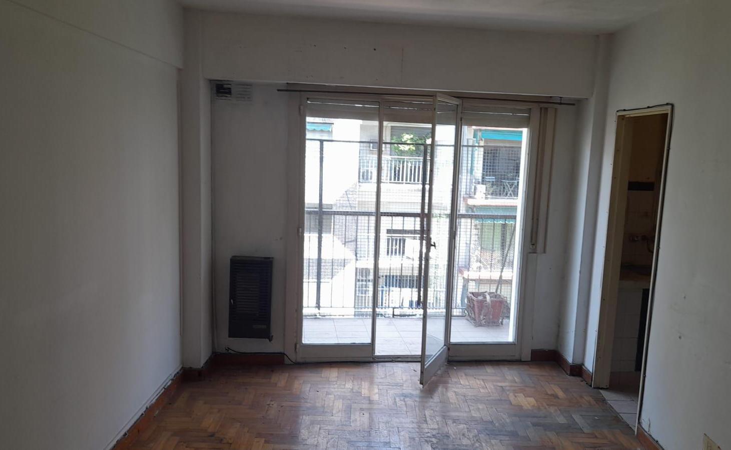 Monoambiente en Venta al Frente con Balcon en Caballito