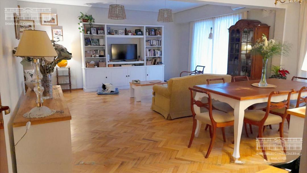 Foto de VENTA Departamento 2 dormitorios, amplio living comedor, Balcon, imagen 3