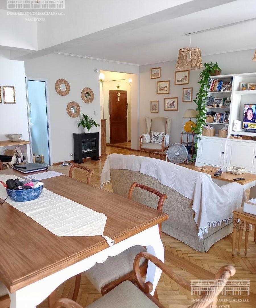 Foto de VENTA Departamento 2 dormitorios, amplio living comedor, Balcon, imagen 4