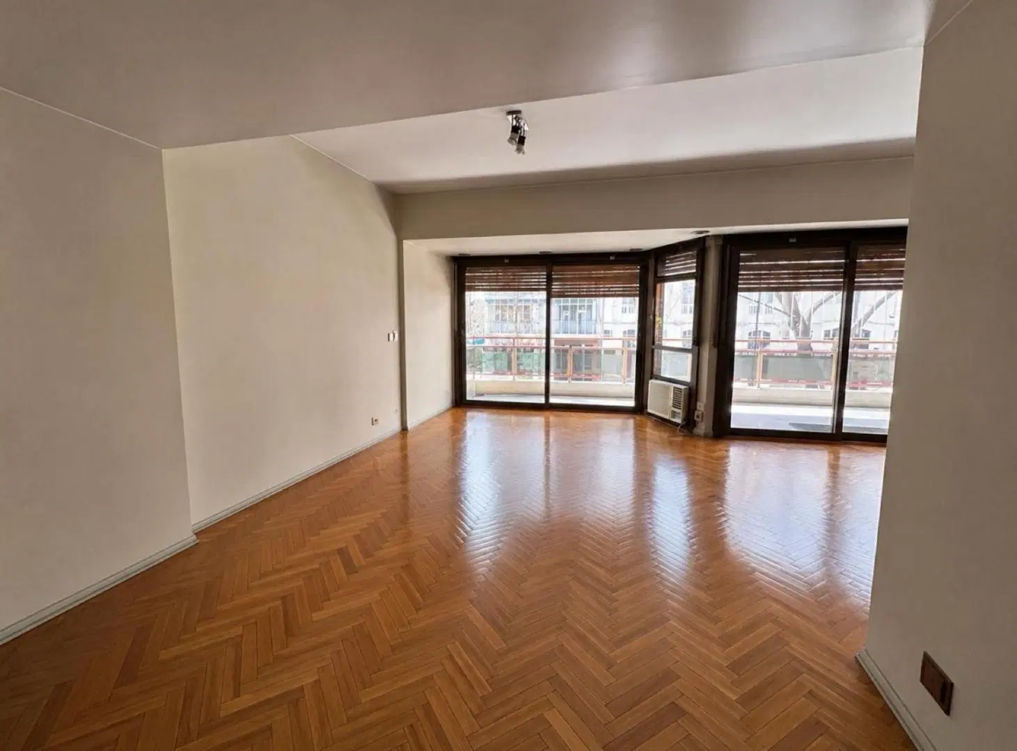 Departamento 4 ambientes con Dep. en Barrio Norte con cochera 3