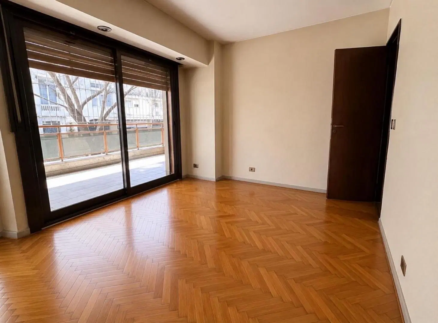 Departamento 4 ambientes con Dep. en Barrio Norte con cochera 5