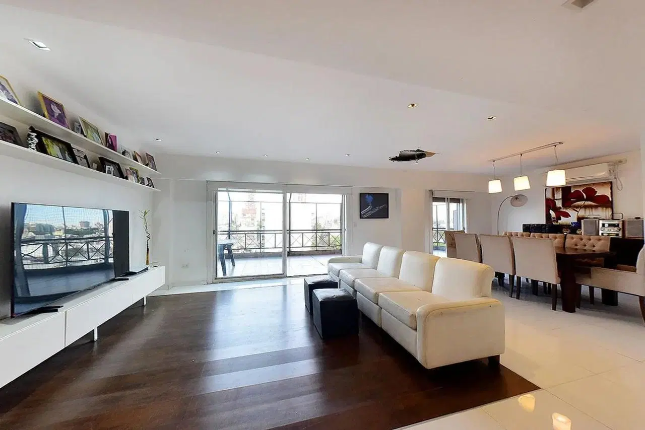 Venta 5 Ambientes con 2 cocheras y parrilla en Flores 3