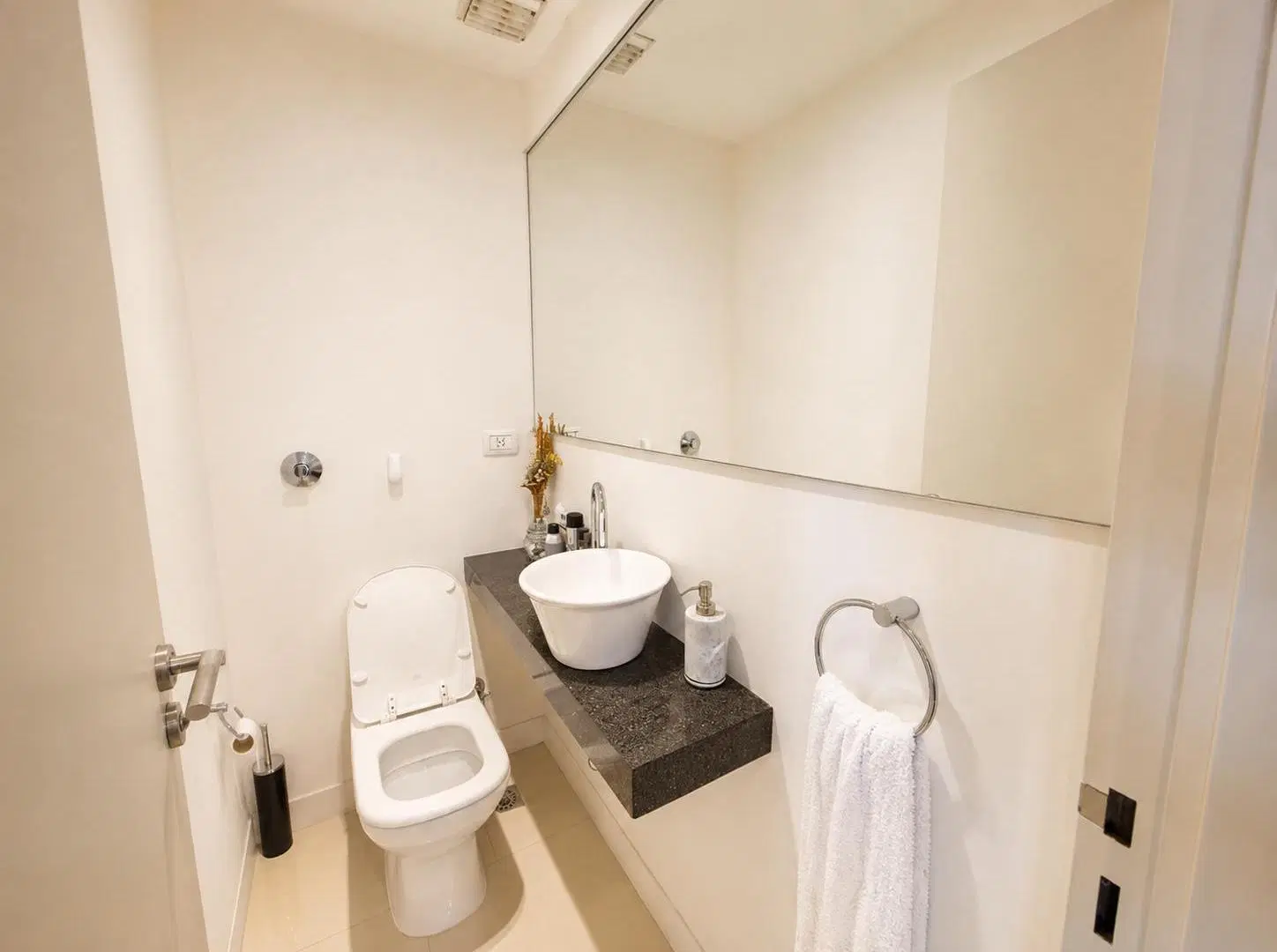 Departamento 2 ambientes piso alto gran vista -cochera y amenities 3