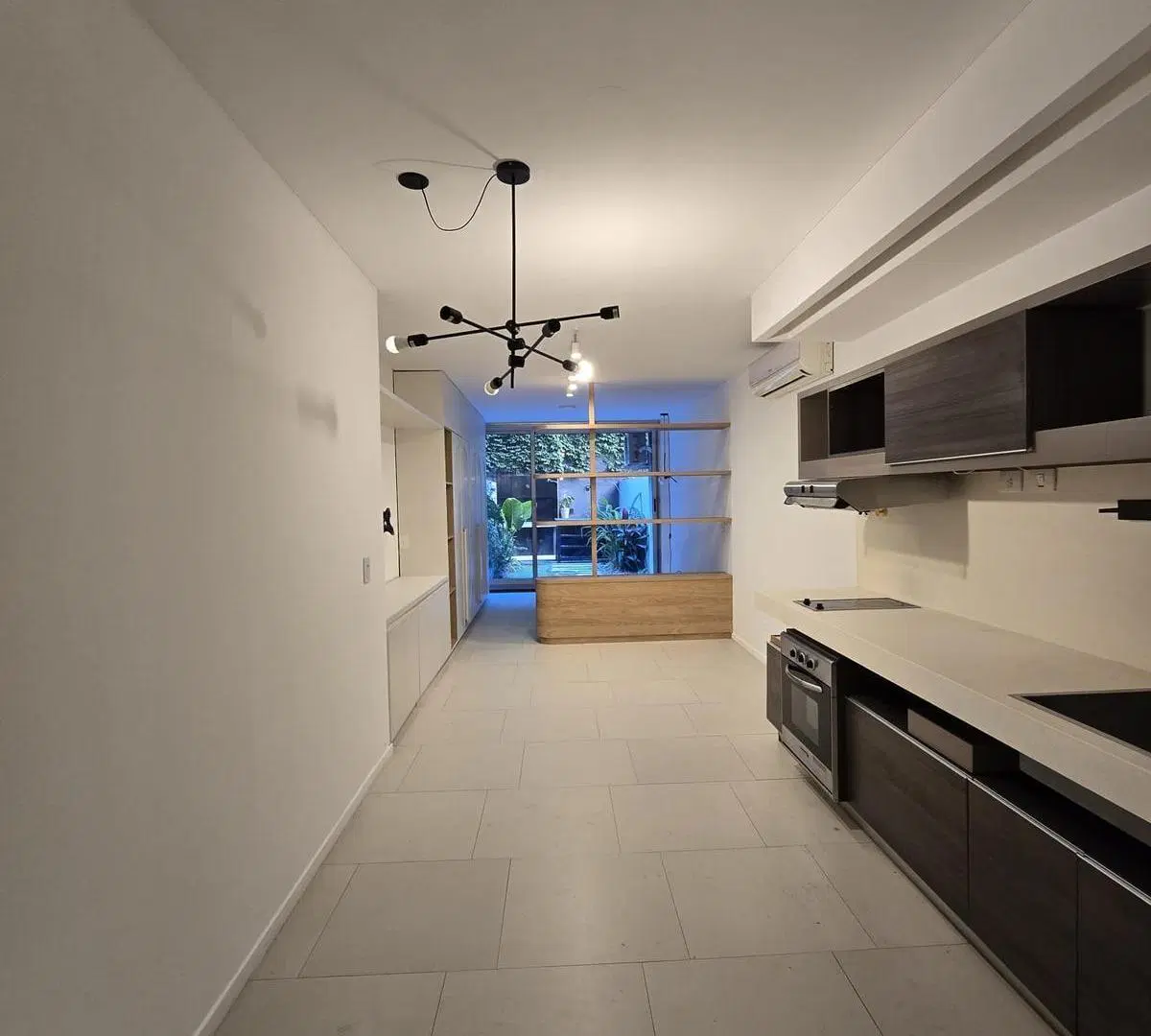 Monoambiente premium con patio, parrilla propia, cochera, y amenities. 2