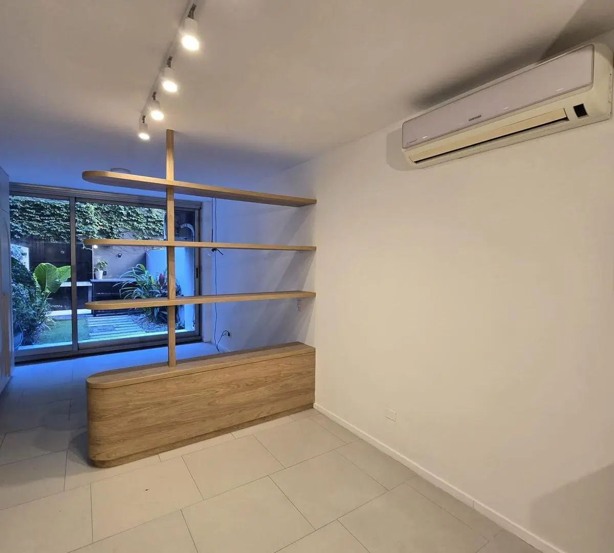 Monoambiente premium con patio, parrilla propia, cochera, y amenities. 3