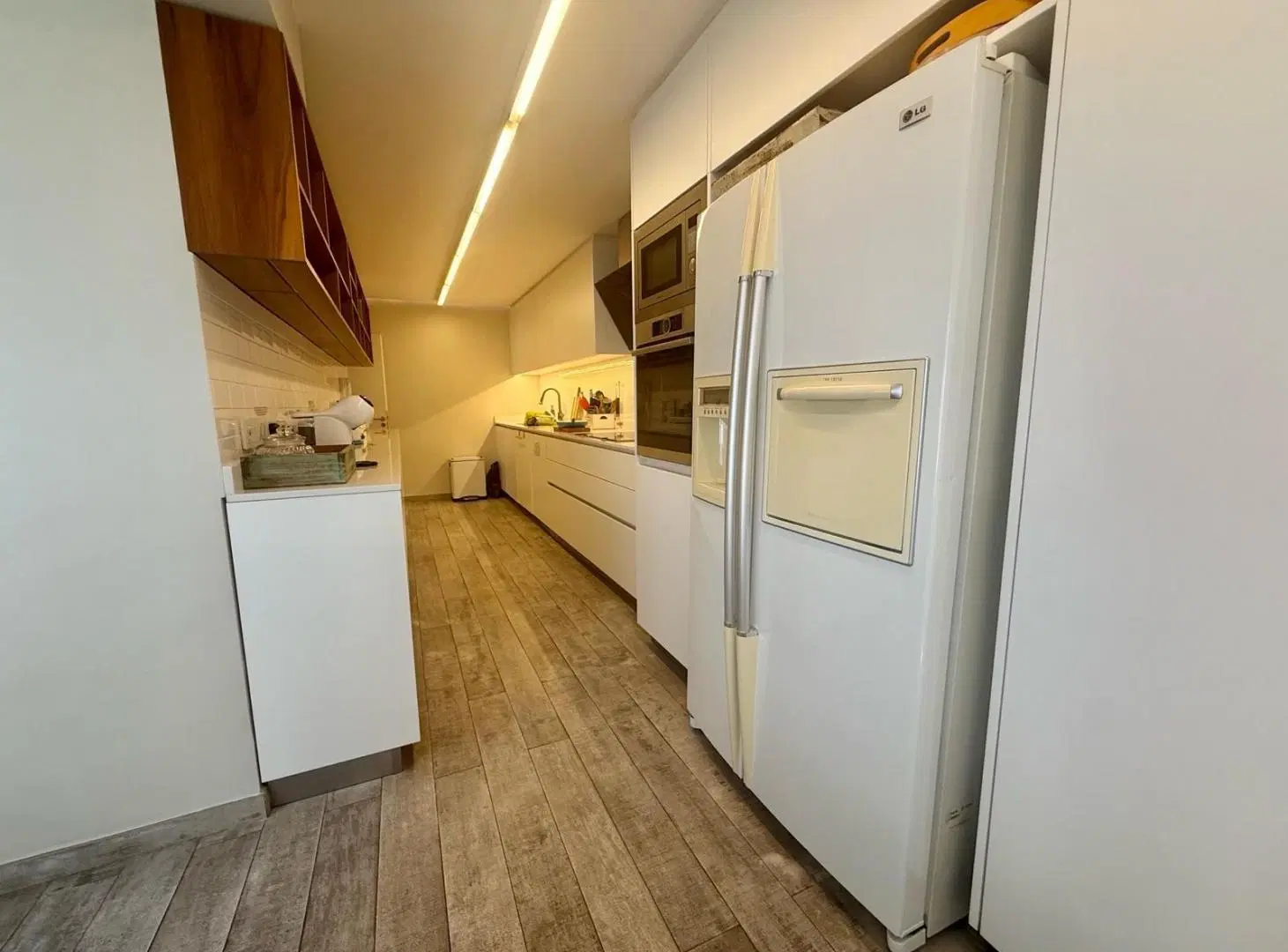 Excelente departamento reciclado 4 ambientes con dependencia - dos cocheras - Las Cañitas 5