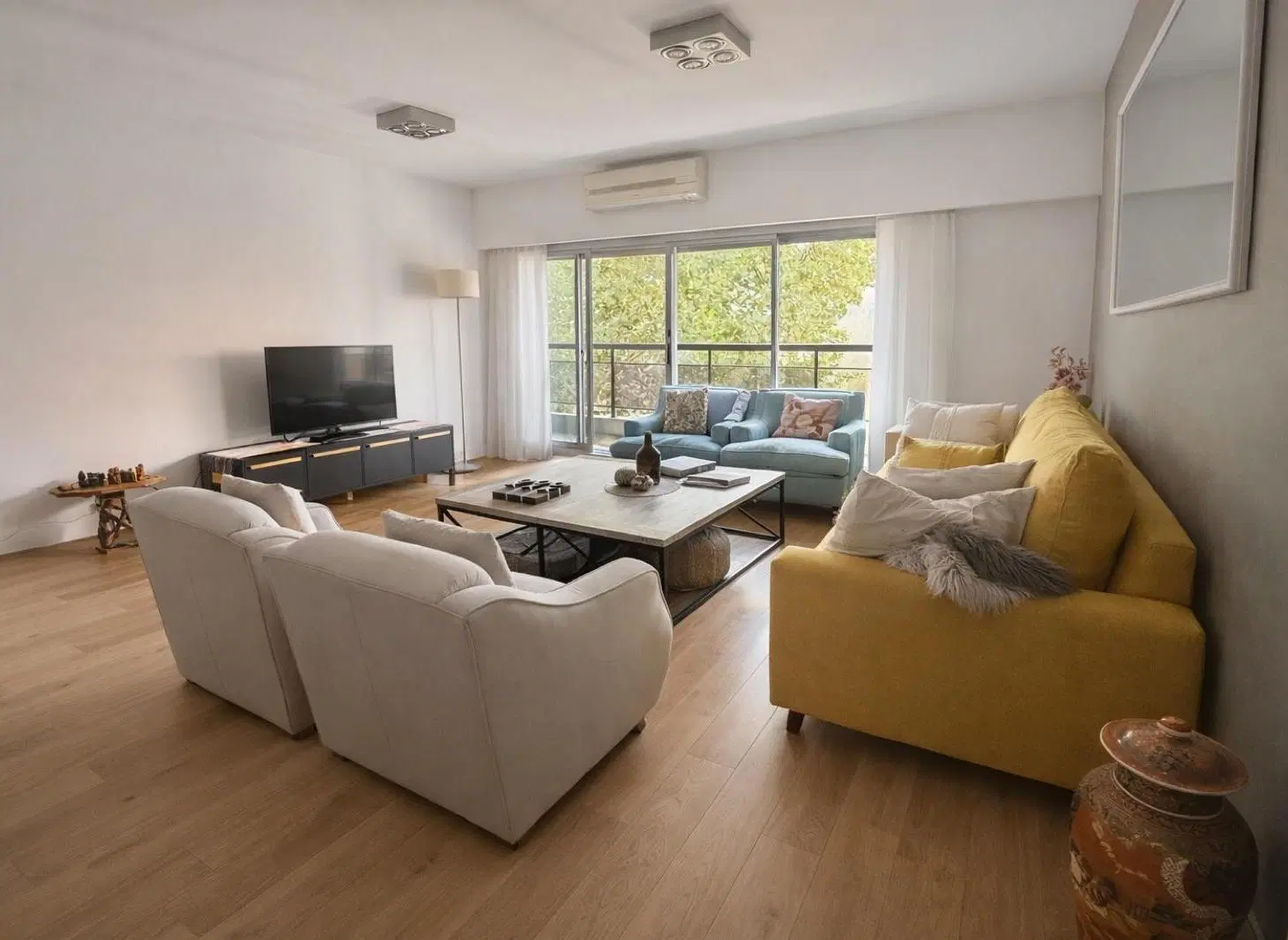 Excelente departamento reciclado 4 ambientes con dependencia - dos cocheras - Las Cañitas 2
