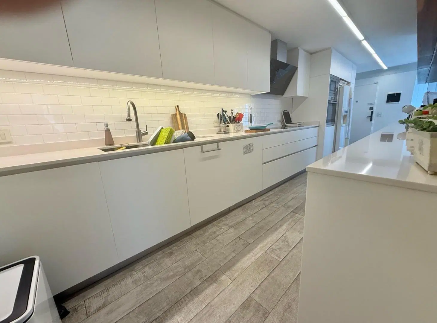 Excelente departamento reciclado 4 ambientes con dependencia - dos cocheras - Las Cañitas 3