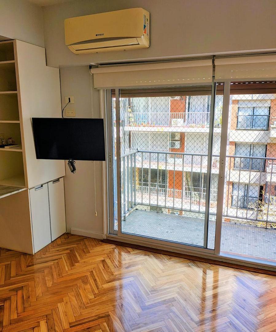 Foto de ALQUILER 2 AMBIENTES EN RECOLETA – MUY LUMINOSO CON BALCÓN CORRIDO, imagen 3