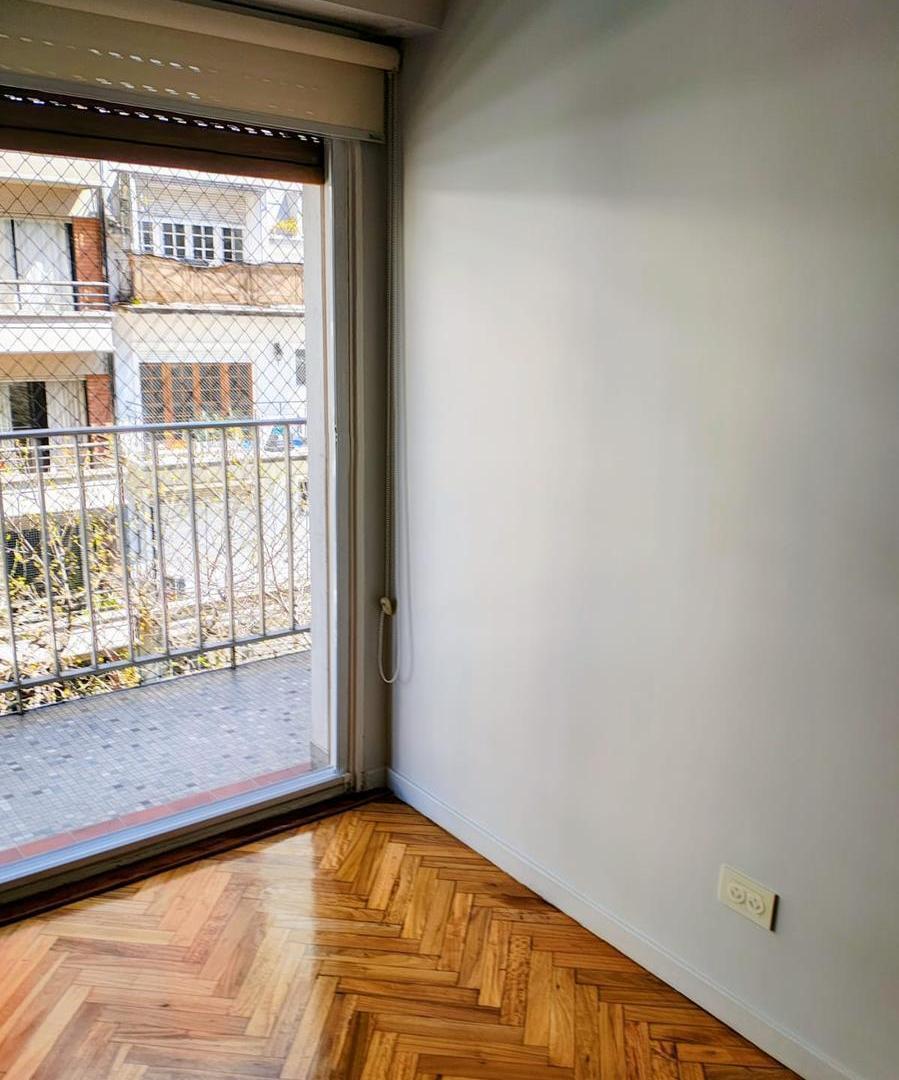 Foto de ALQUILER 2 AMBIENTES EN RECOLETA – MUY LUMINOSO CON BALCÓN CORRIDO, imagen 4