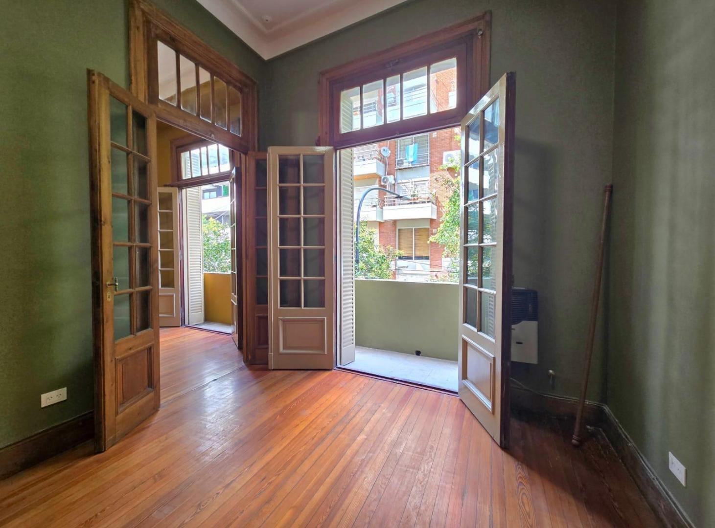 Foto de SEMIPISO CLÁSICO Y CON GRAN AMPLITUD EN BALVANERA, imagen 1