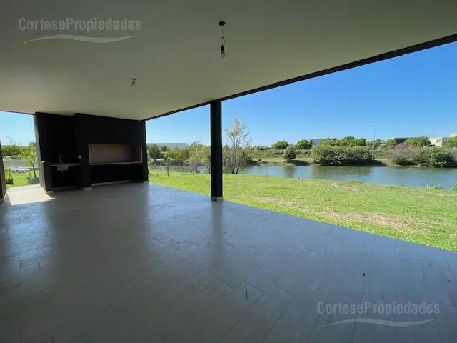 Casa en venta en barrio El Canton Golf 5