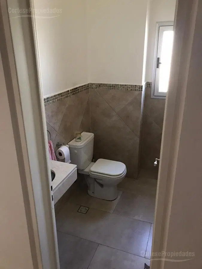 Casa en venta a la Laguna en barrio Santa Catalina 3