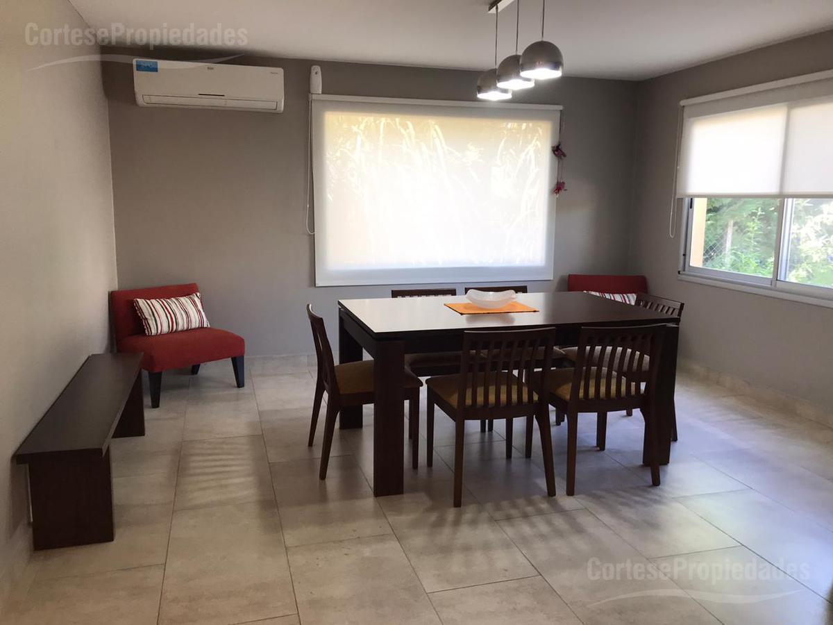Foto de Casa en venta a la Laguna en barrio Santa Catalina, imagen 4