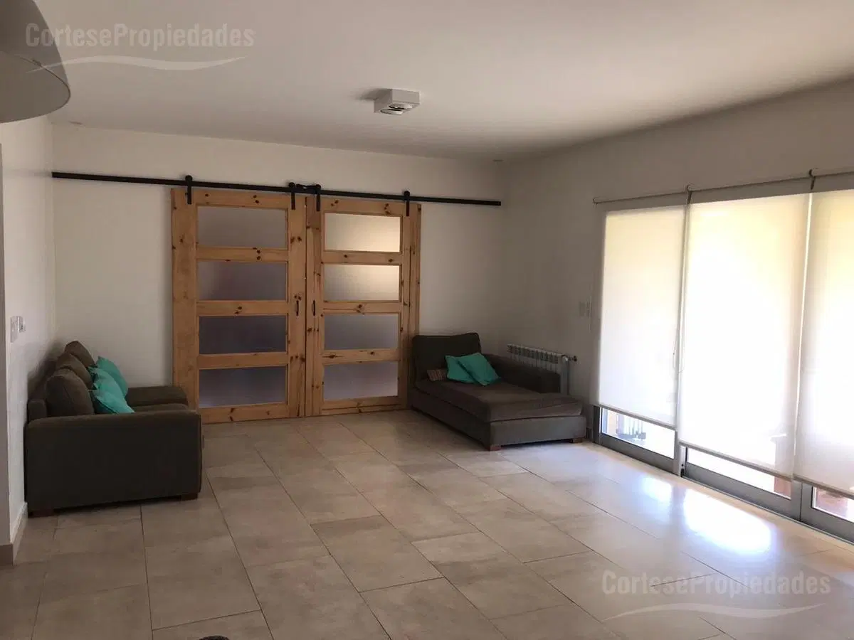 Casa en venta a la Laguna en barrio Santa Catalina 4
