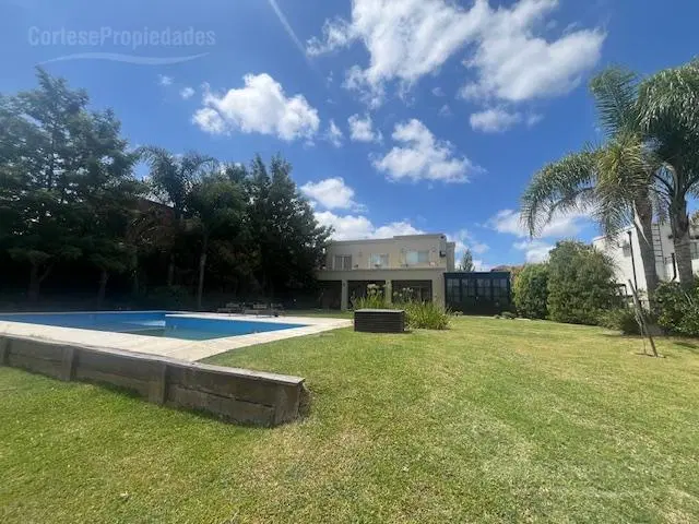 Casa en venta/ alquiler en Santa Catalina 4