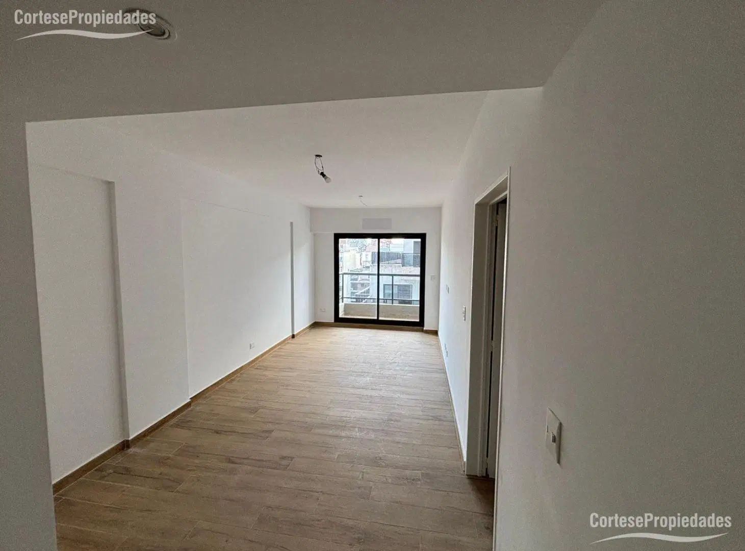 Departamento monoambiente en alquiler, con balcon y aire acondicionado 5