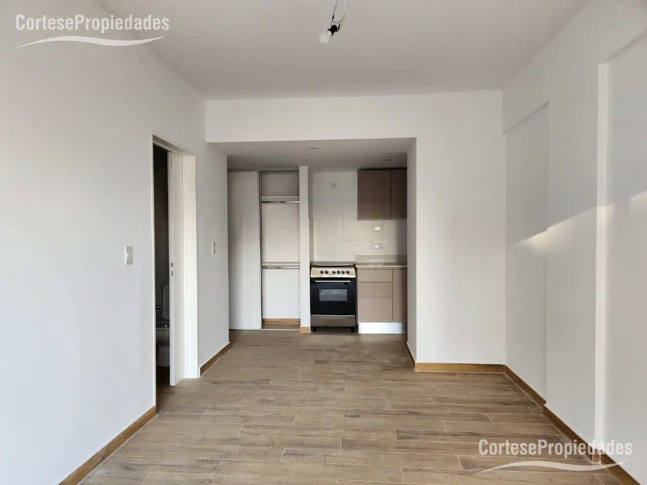 Departamento monoambiente en alquiler, con balcon y aire acondicionado 3