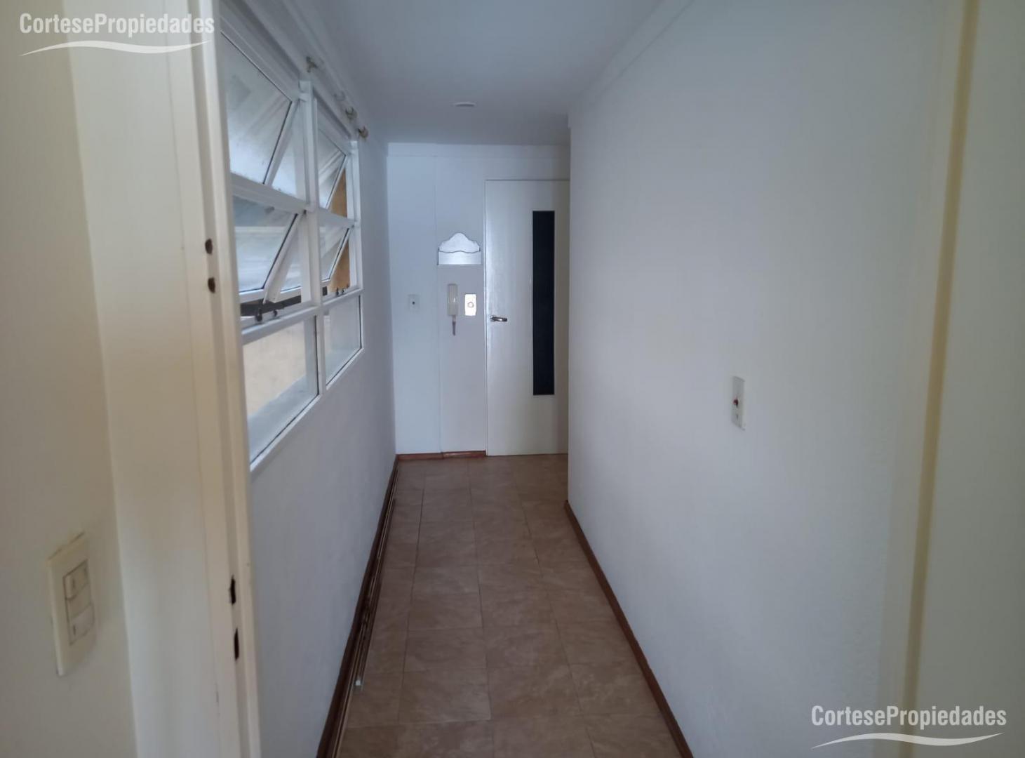 Foto de Departamento dos ambientes en alquiler, balcon, lavadero, imagen 2