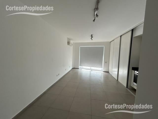 Foto de Departamento un ambiente al frente con balcon, Apto Prof o vivienda, imagen 2