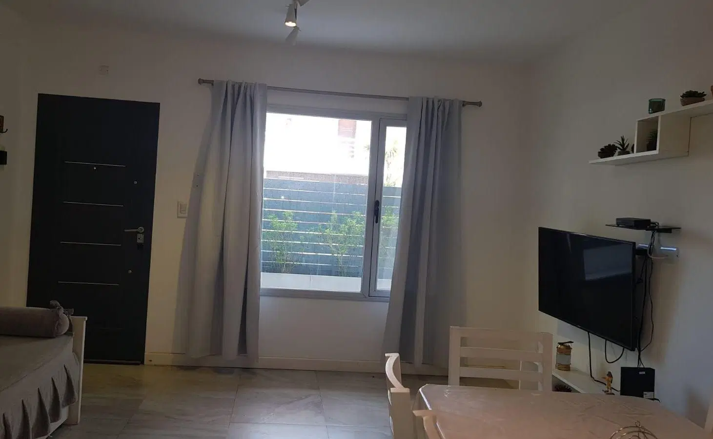 2 AMBIENTES CON COCHERA CUBIERTA CERRADA 3