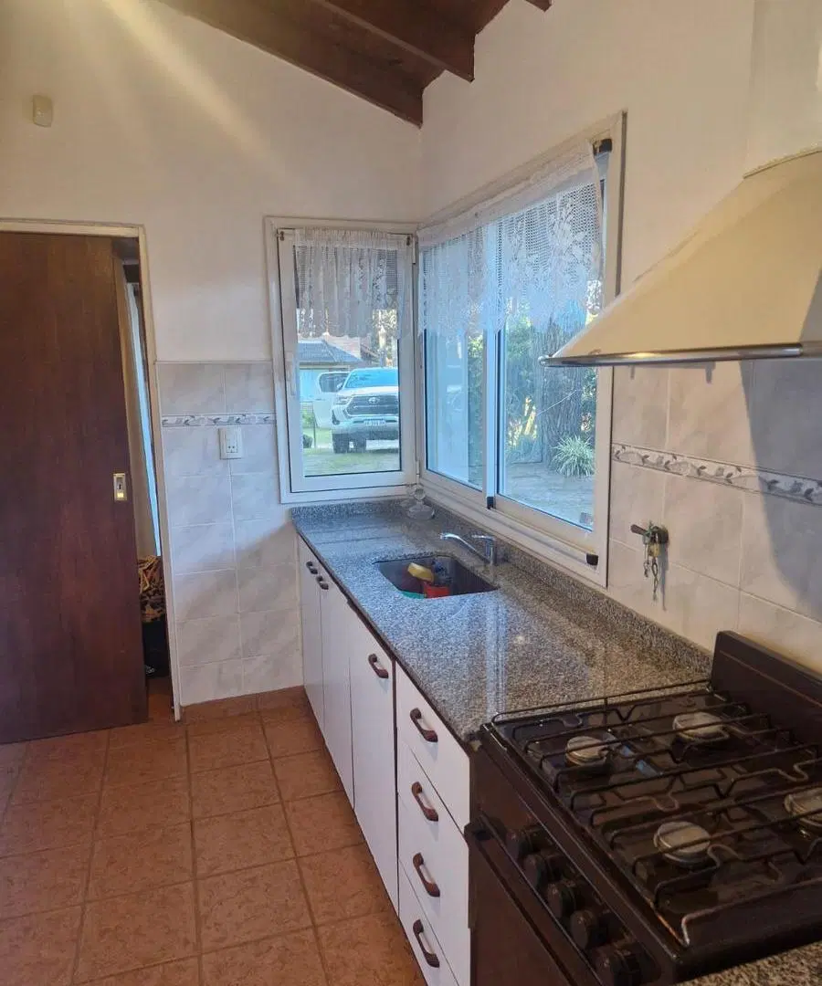 CASA OPORTUNIDAD DE DOS DORMITORIOS A 200 METROS DEL MAR ZONA LASALLE 4