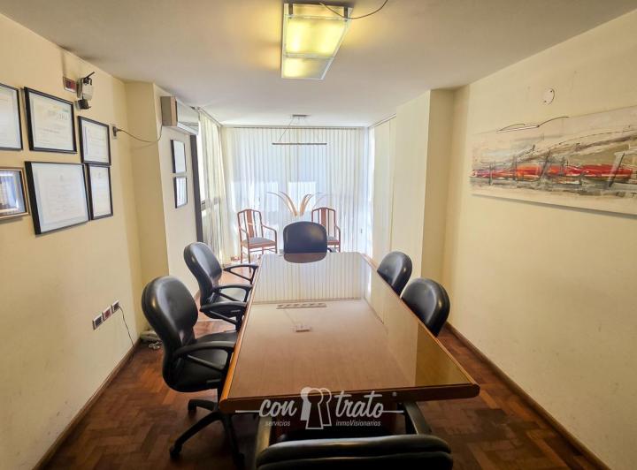 Oficina 120 m2 frente del Patio Olmos! 6 box individ. 2 oficinas exclusivas y 1 sala de reunión