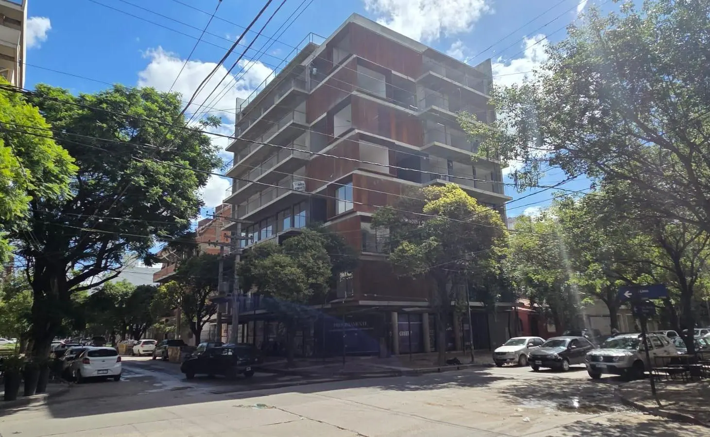 Excelente local comercial en Lima al 1500,  de 90 m2,  ubcación proveligiada  Bateria de Baños! 3