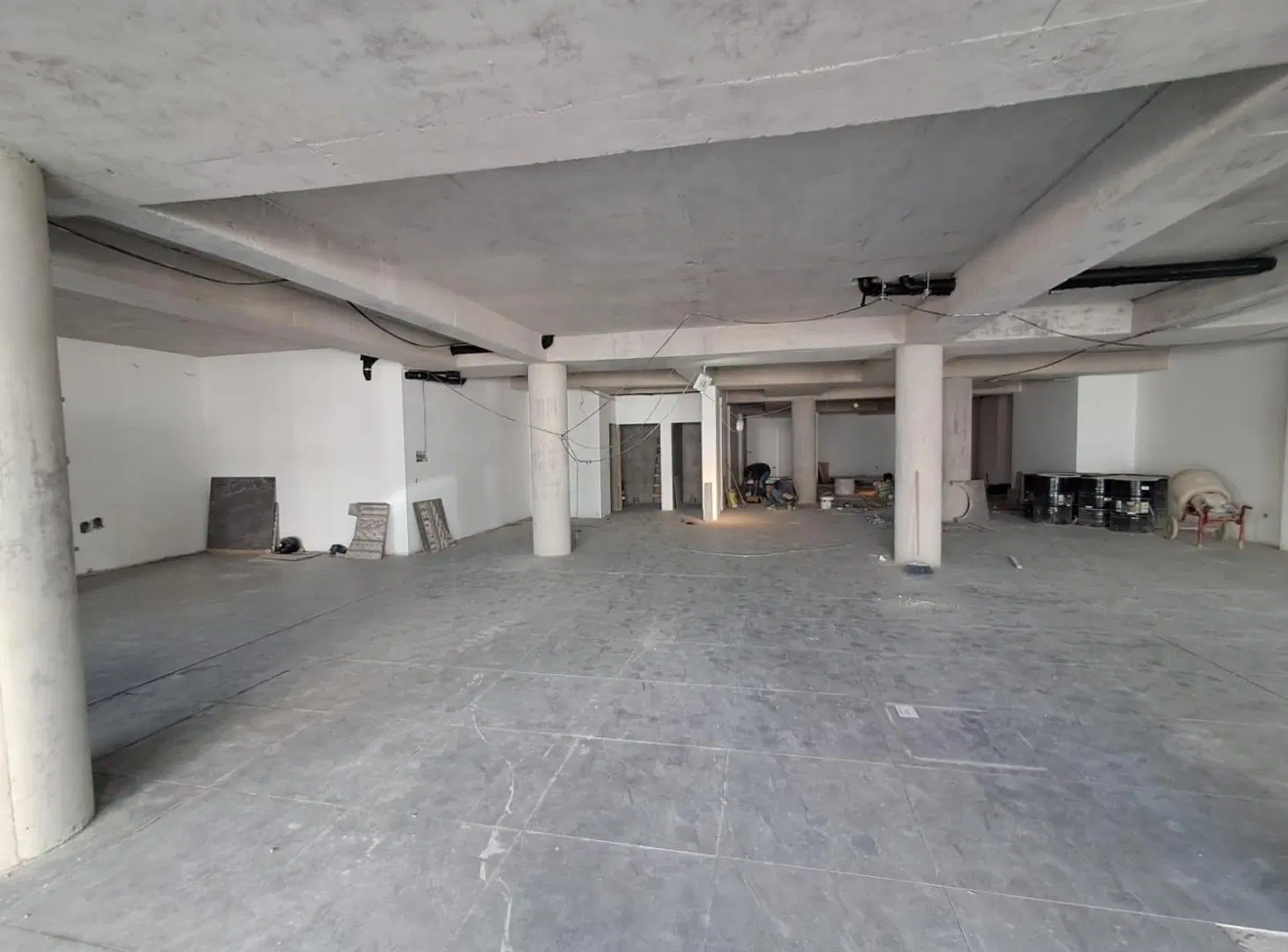 EN ALQUILER Local comercial A ESTRENAR con Patio 340 m2 Bº Gral. Paz Esquiu al 800 5