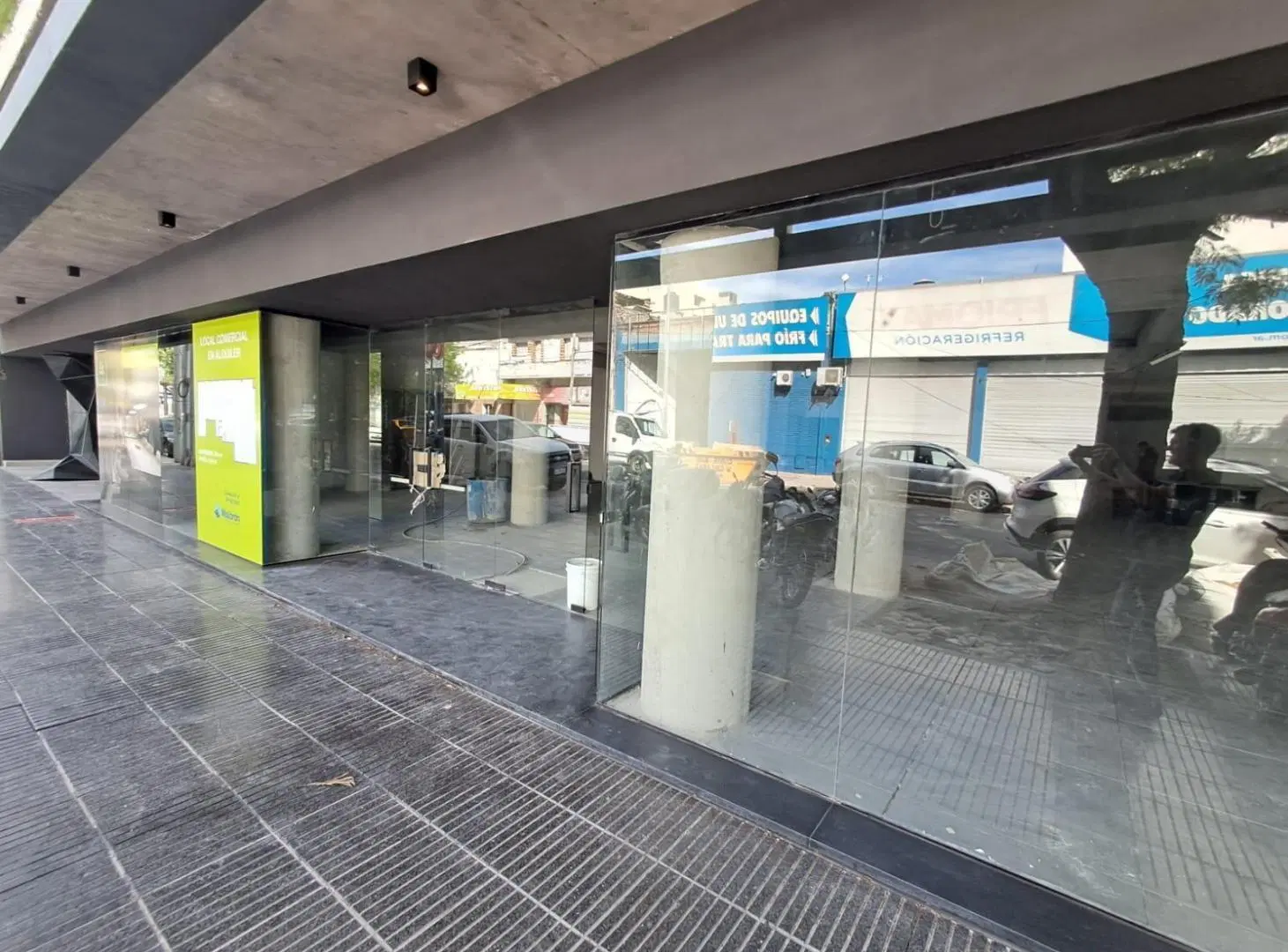 EN ALQUILER Local comercial A ESTRENAR con Patio 340 m2 Bº Gral. Paz Esquiu al 800 1